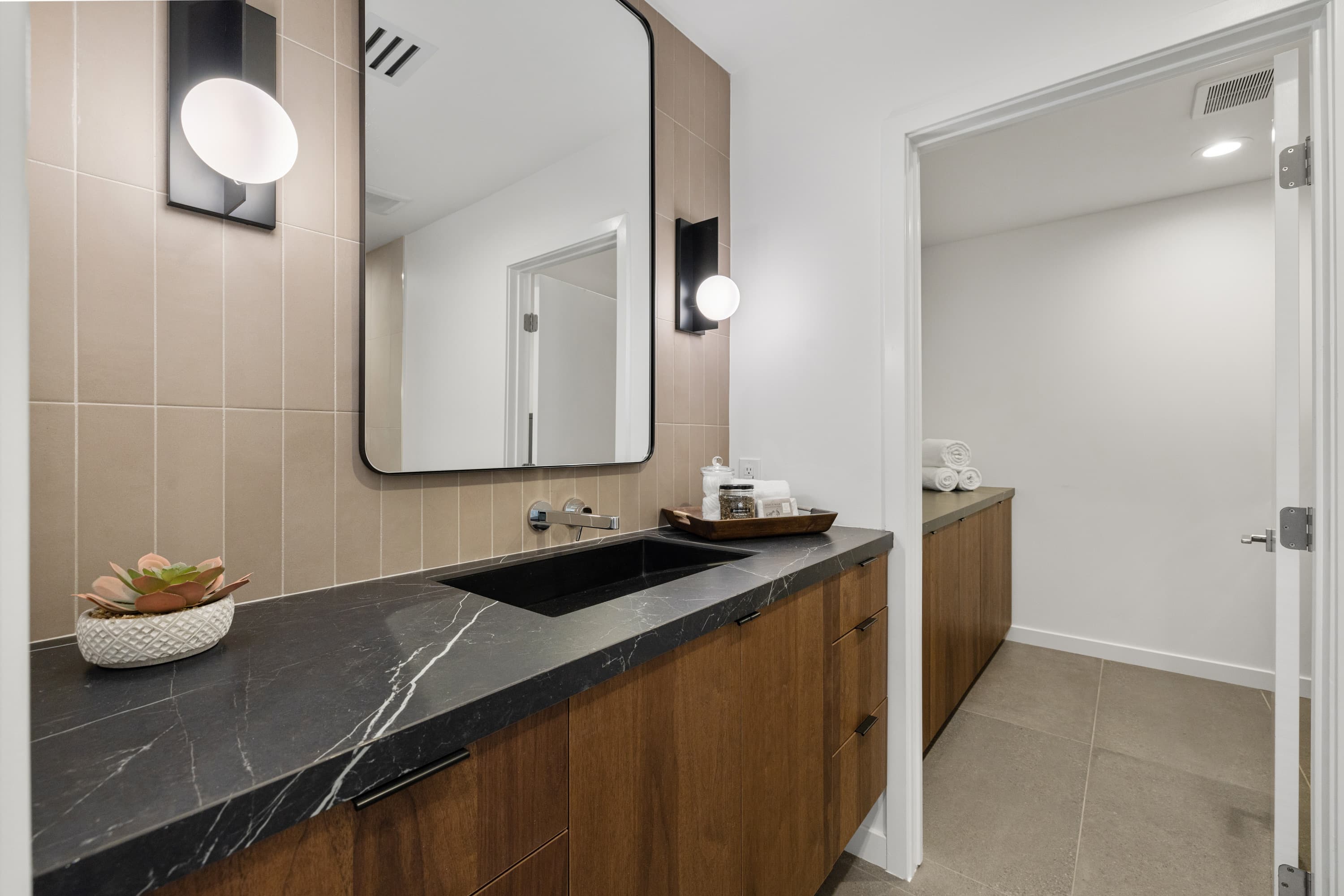 Guest bath in walnut and stone
