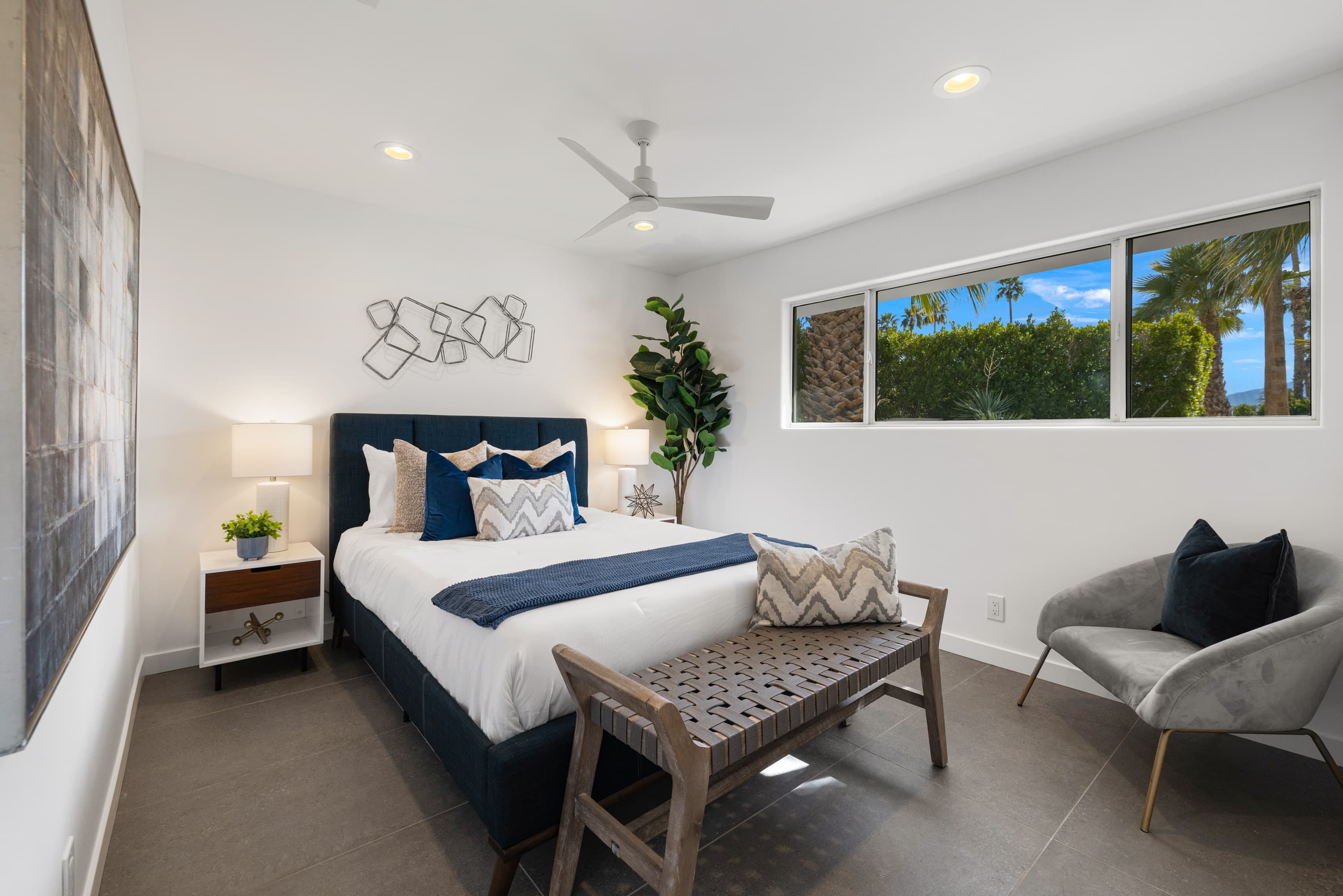 Third bedroom with queen bed
